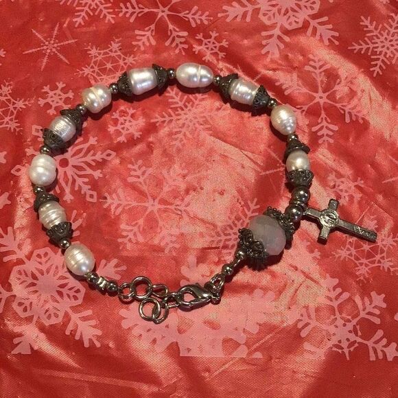 Vintage pearl and silver cross bracelet - Picture 1 of 4